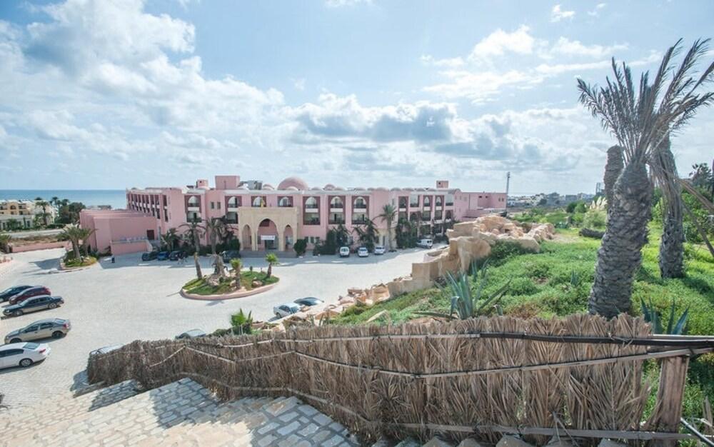 Hotel & Club Lella Meriam Dzsardzsísz Kültér fotó