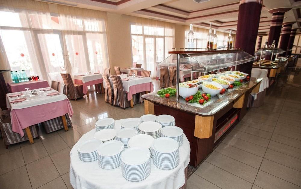 Hotel & Club Lella Meriam Dzsardzsísz Kültér fotó