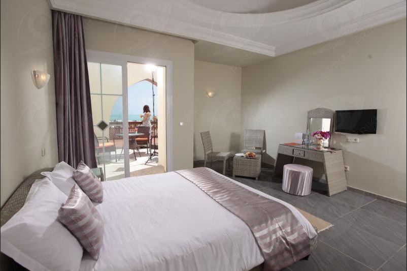 Hotel & Club Lella Meriam Dzsardzsísz Kültér fotó